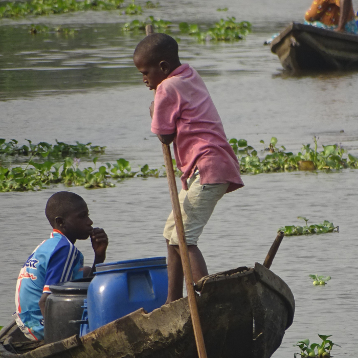 Mujer colombiana con traje tradicional